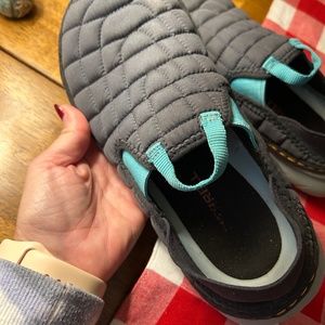 Women’s hut shoes